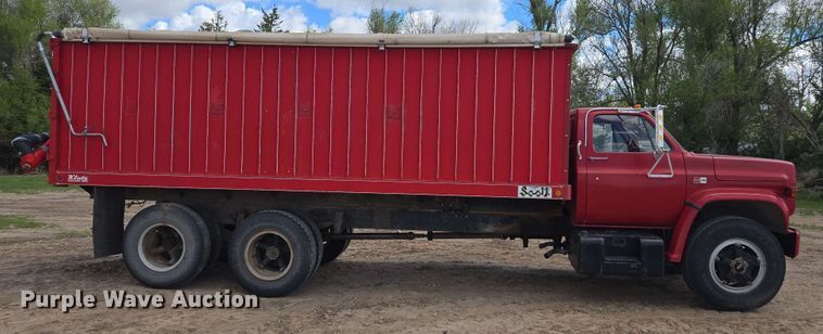image for item DE2180 1986 GMC 7000 grain truck