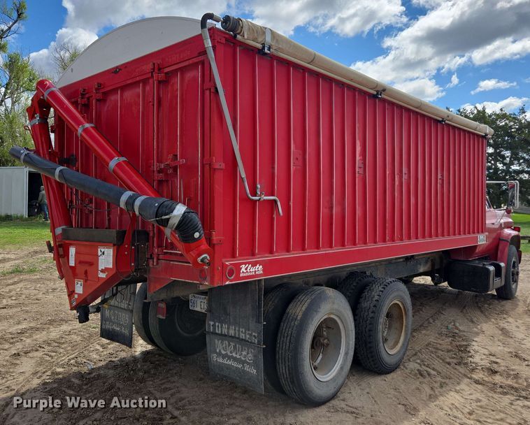 image for item DE2180 1986 GMC 7000 grain truck