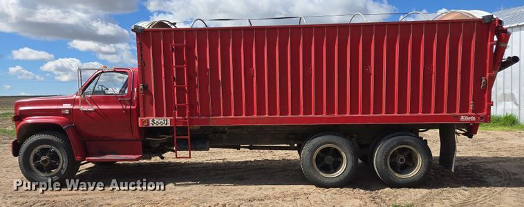 image for item DE2180 1986 GMC 7000 grain truck