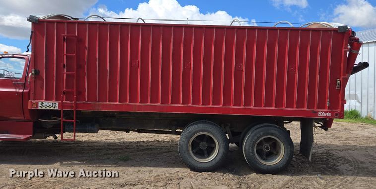 image for item DE2180 1986 GMC 7000 grain truck
