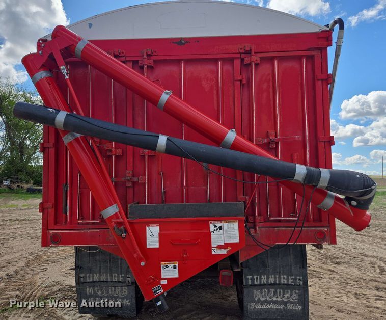 image for item DE2180 1986 GMC 7000 grain truck