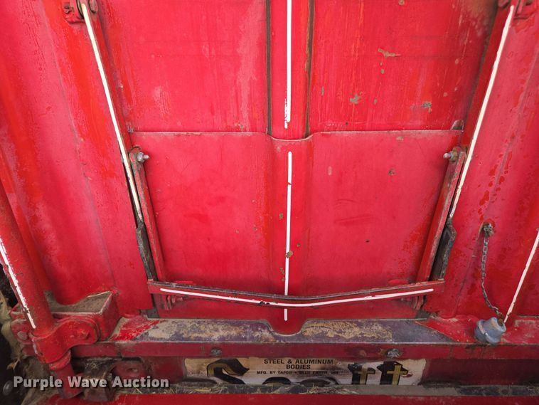 image for item DE2180 1986 GMC 7000 grain truck