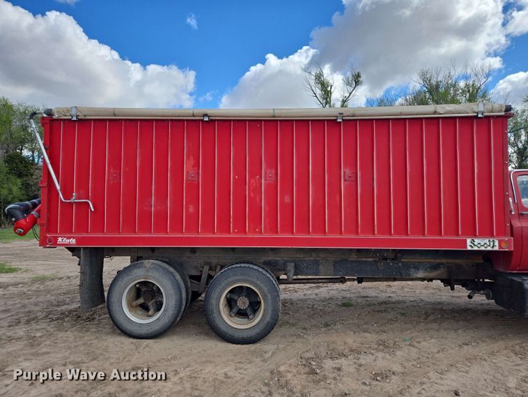 image for item DE2180 1986 GMC 7000 grain truck