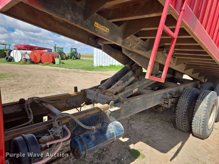 image for item DE2180 1986 GMC 7000 grain truck