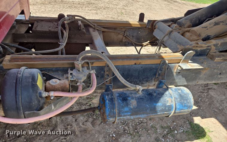 image for item DE2180 1986 GMC 7000 grain truck