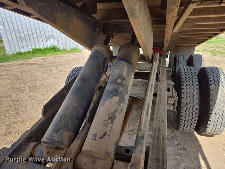 image for item DE2180 1986 GMC 7000 grain truck