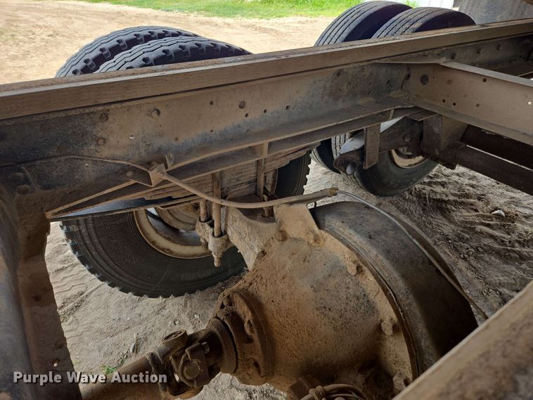 image for item DE2180 1986 GMC 7000 grain truck