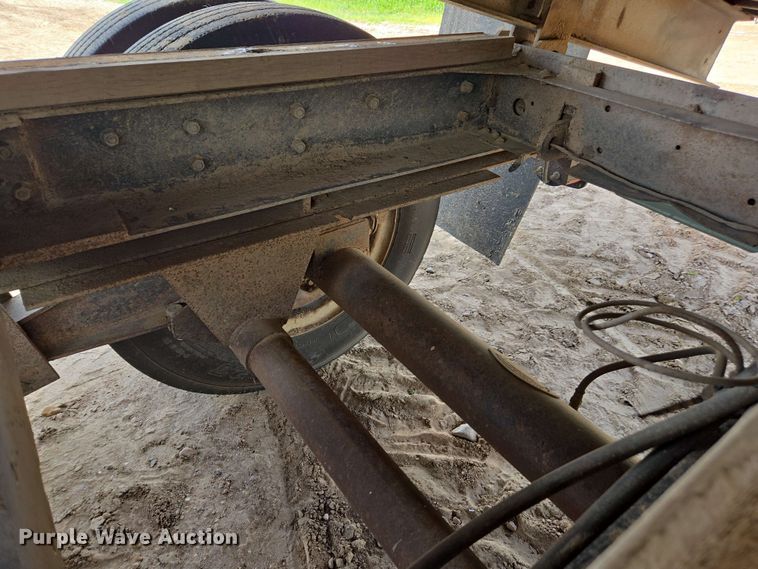 image for item DE2180 1986 GMC 7000 grain truck