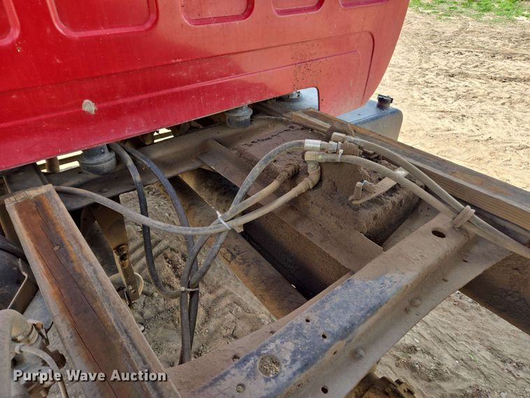 image for item DE2180 1986 GMC 7000 grain truck