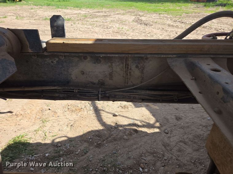 image for item DE2180 1986 GMC 7000 grain truck