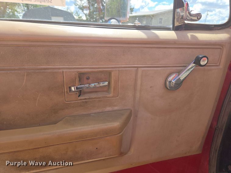 image for item DE2180 1986 GMC 7000 grain truck