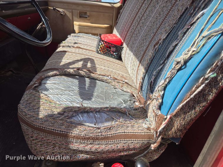 image for item DE2180 1986 GMC 7000 grain truck