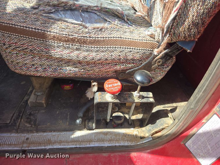 image for item DE2180 1986 GMC 7000 grain truck