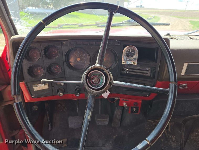 image for item DE2180 1986 GMC 7000 grain truck