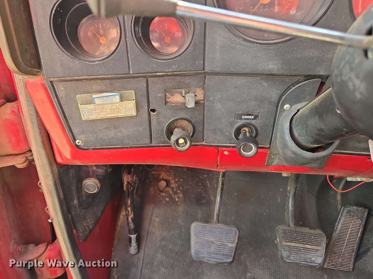 image for item DE2180 1986 GMC 7000 grain truck