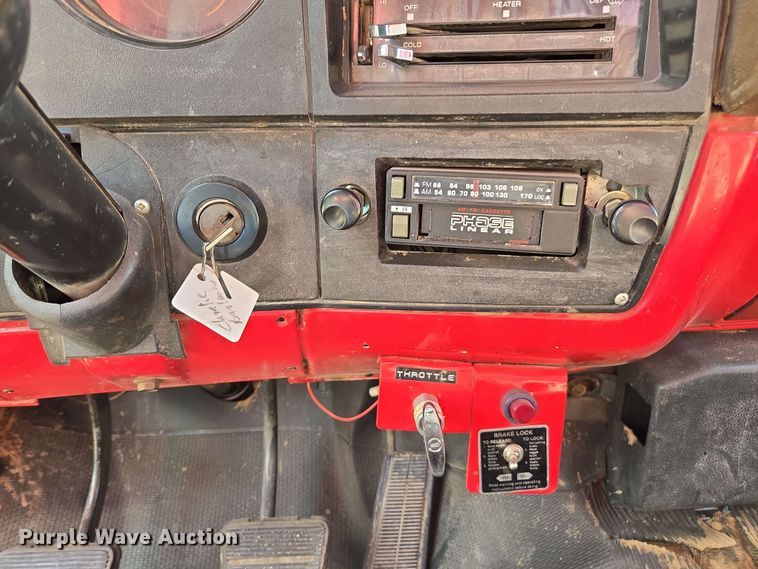 image for item DE2180 1986 GMC 7000 grain truck