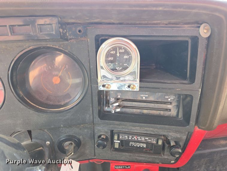 image for item DE2180 1986 GMC 7000 grain truck