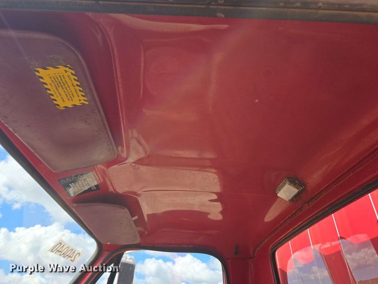 image for item DE2180 1986 GMC 7000 grain truck