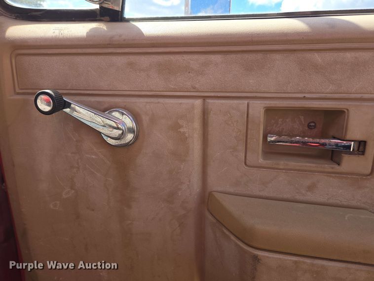 image for item DE2180 1986 GMC 7000 grain truck