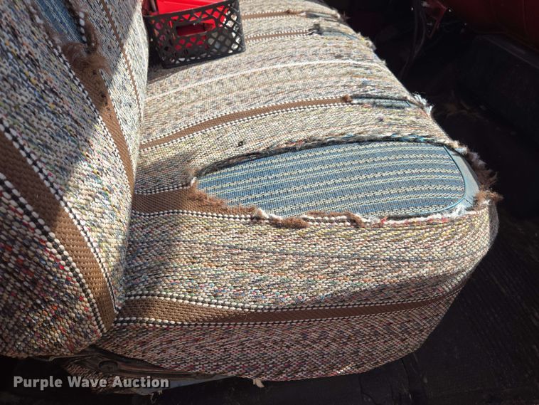 image for item DE2180 1986 GMC 7000 grain truck