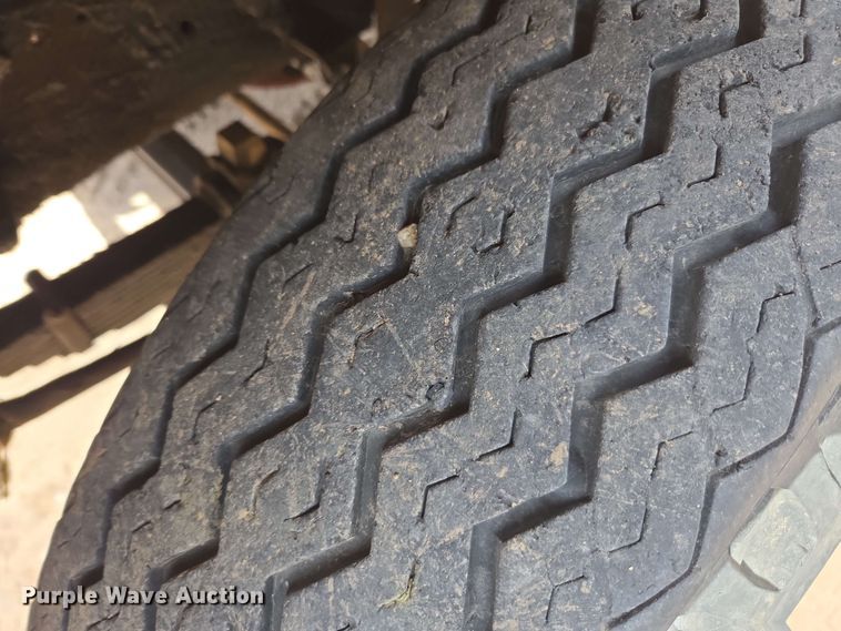 image for item DE2180 1986 GMC 7000 grain truck