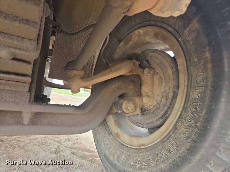 image for item DE2180 1986 GMC 7000 grain truck