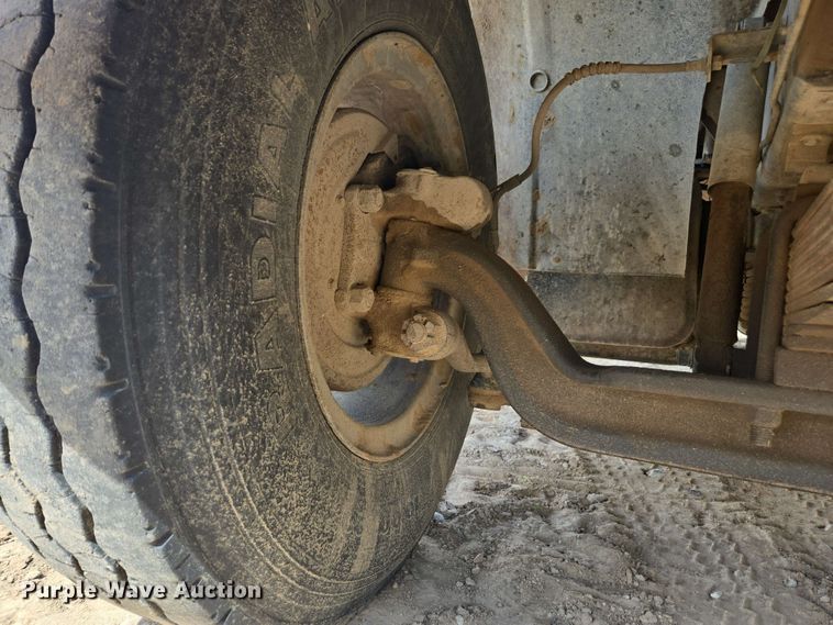 image for item DE2180 1986 GMC 7000 grain truck