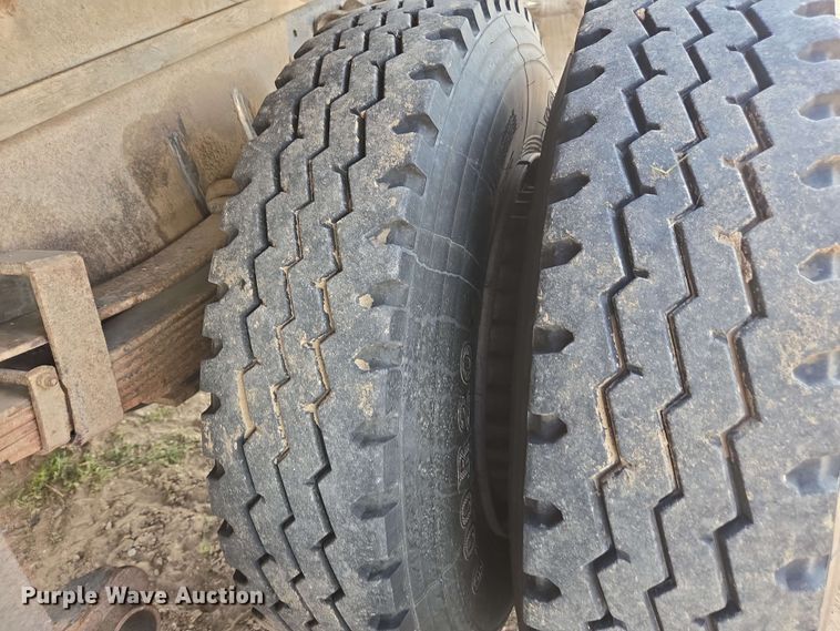 image for item DE2180 1986 GMC 7000 grain truck