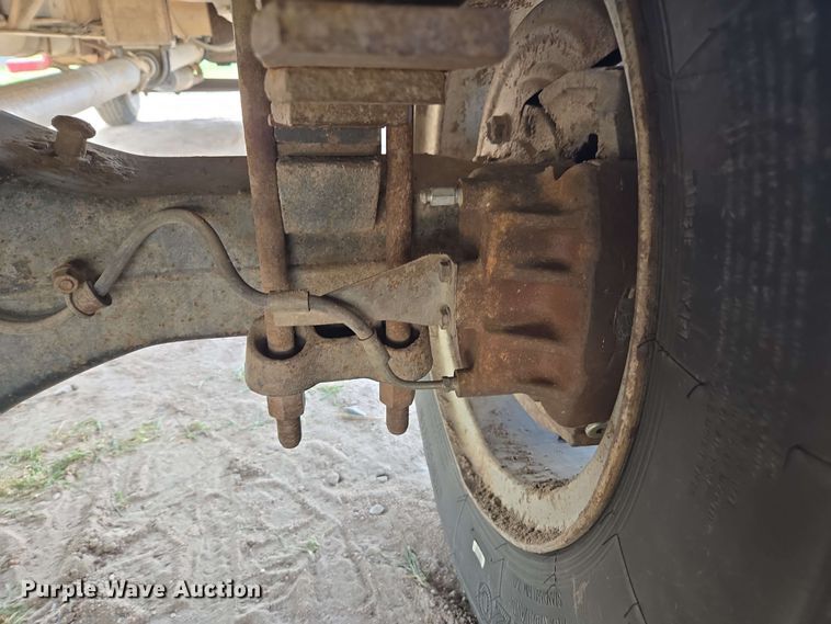 image for item DE2180 1986 GMC 7000 grain truck