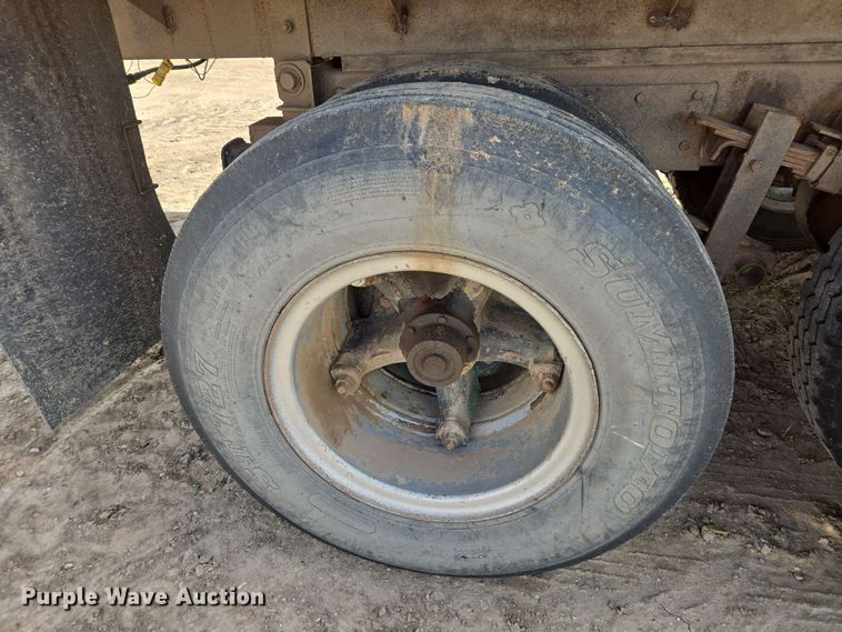 image for item DE2180 1986 GMC 7000 grain truck