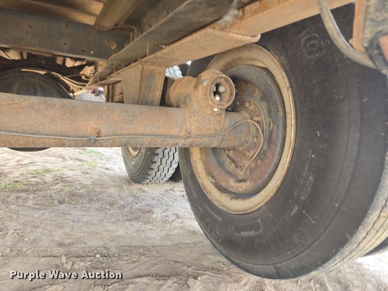 image for item DE2180 1986 GMC 7000 grain truck