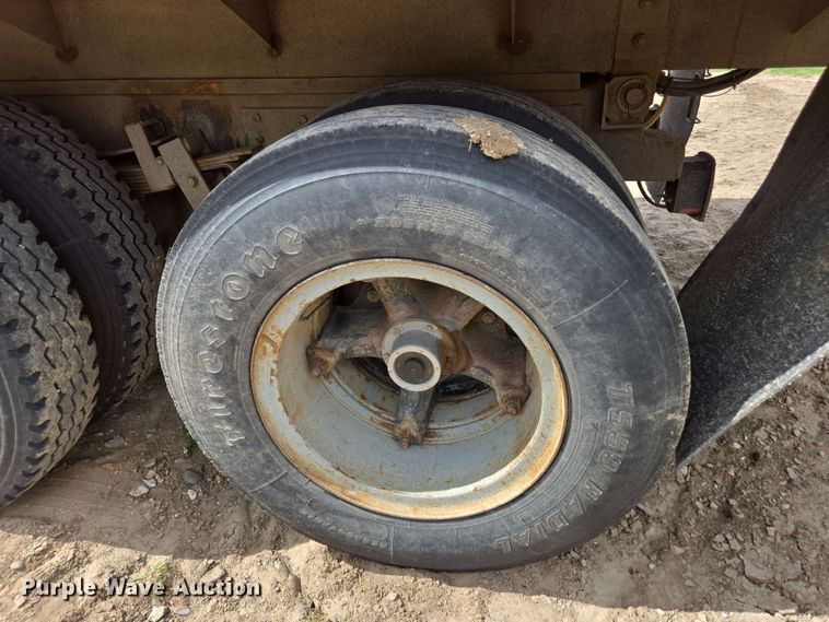 image for item DE2180 1986 GMC 7000 grain truck