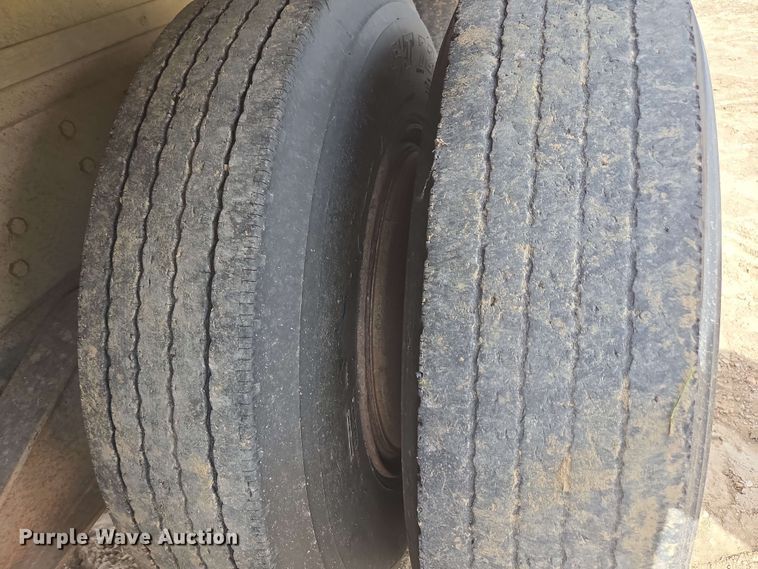 image for item DE2180 1986 GMC 7000 grain truck