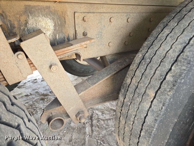 image for item DE2180 1986 GMC 7000 grain truck