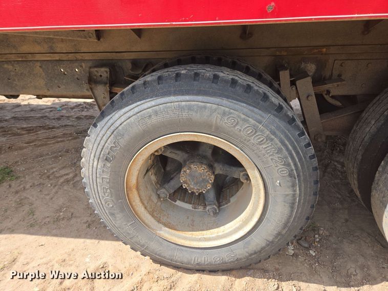 image for item DE2180 1986 GMC 7000 grain truck