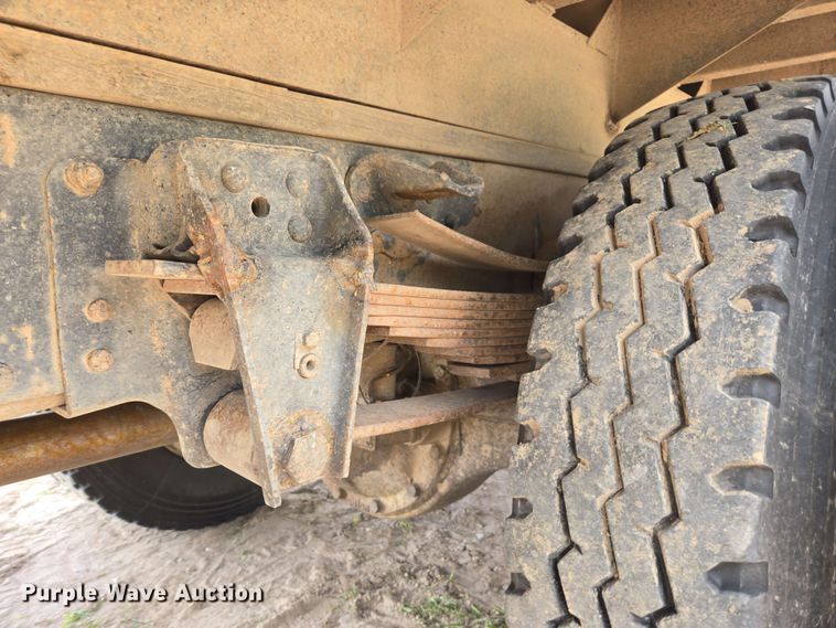 image for item DE2180 1986 GMC 7000 grain truck