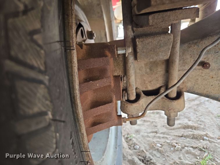 image for item DE2180 1986 GMC 7000 grain truck