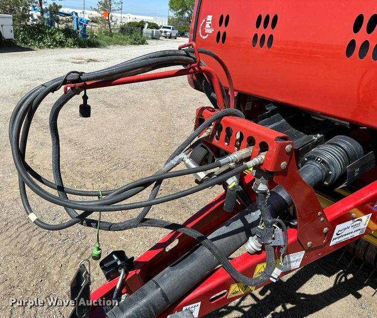 image for item DF8501 2018 New Holland 560RB round baler