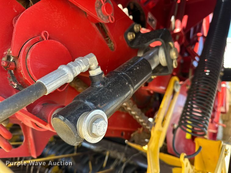 image for item DF8501 2018 New Holland 560RB round baler