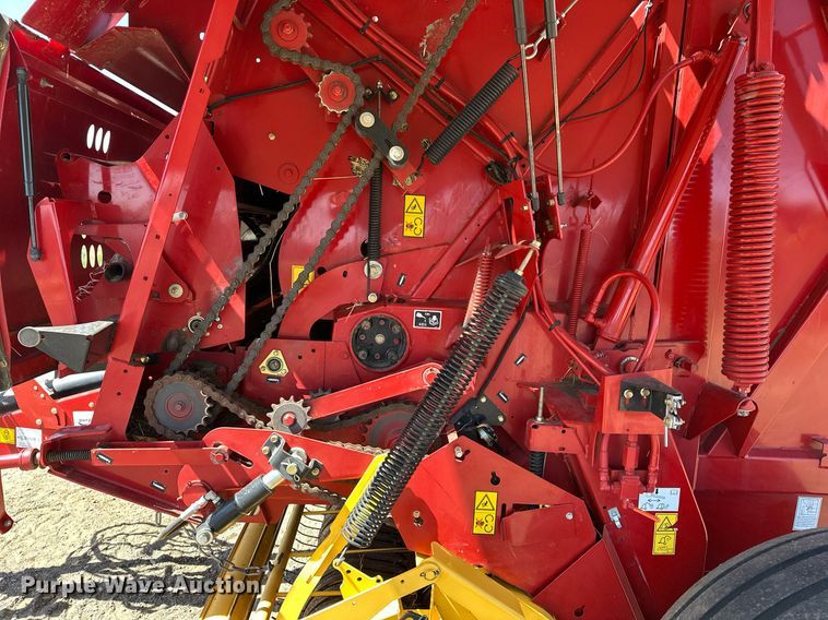 image for item DF8501 2018 New Holland 560RB round baler