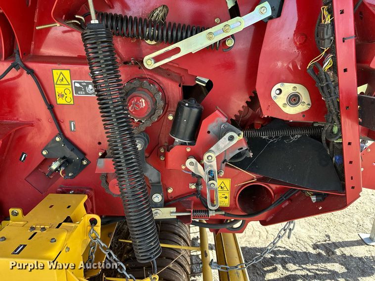 image for item DF8501 2018 New Holland 560RB round baler
