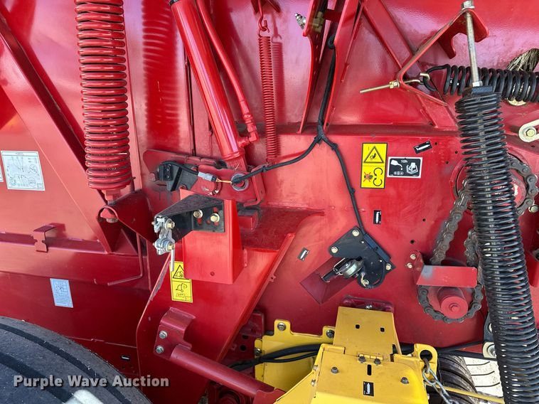 image for item DF8501 2018 New Holland 560RB round baler