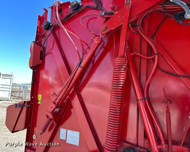 image for item DF8501 2018 New Holland 560RB round baler