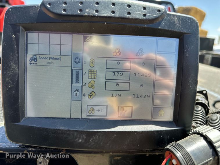 image for item DF8501 2018 New Holland 560RB round baler