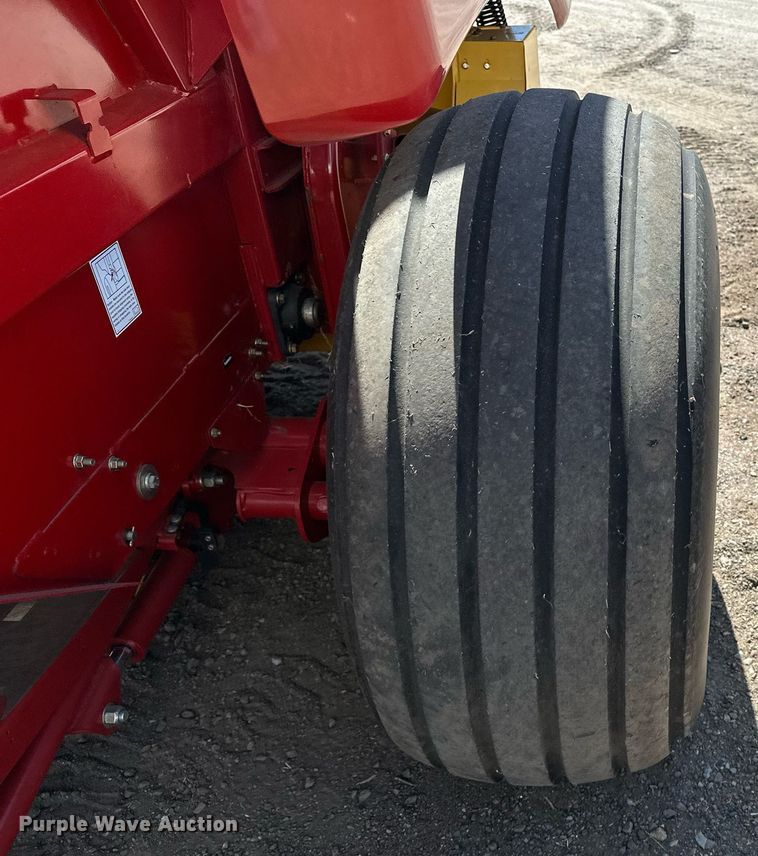 image for item DF8501 2018 New Holland 560RB round baler