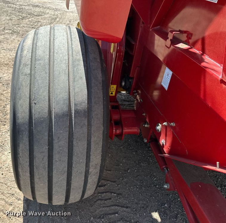 image for item DF8501 2018 New Holland 560RB round baler