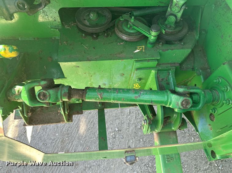 image for item DF8502 2013 John Deere R450 swather / windrower