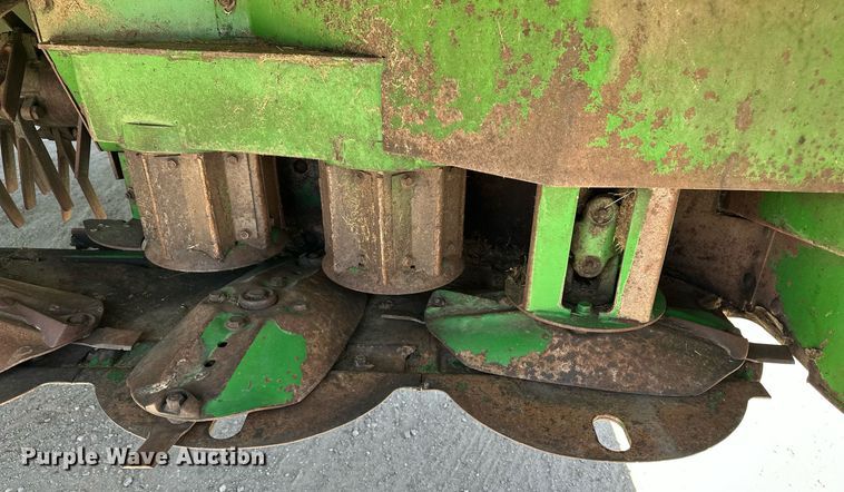 image for item DF8502 2013 John Deere R450 swather / windrower