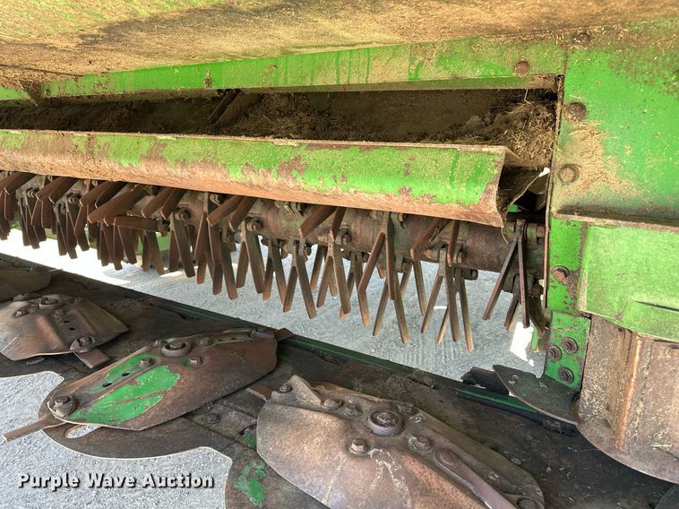 image for item DF8502 2013 John Deere R450 swather / windrower