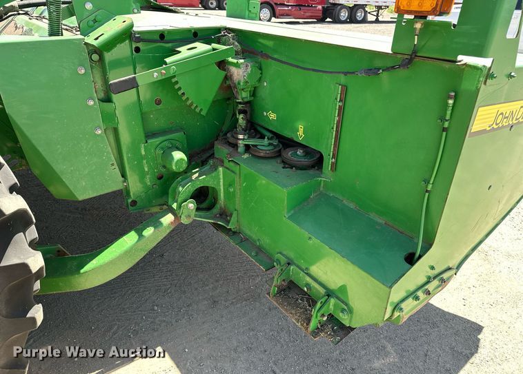 image for item DF8502 2013 John Deere R450 swather / windrower